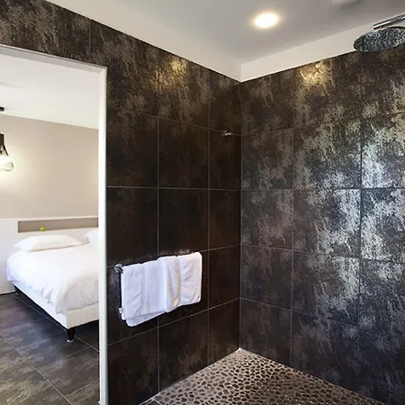 Urban Style Les Fleurines 3*