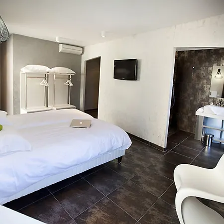 Urban Style Les Fleurines Hotel 3*