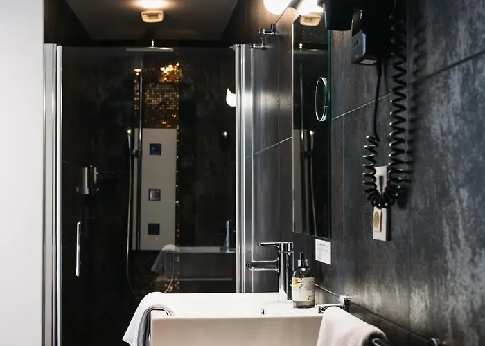 Urban Style Les Fleurines ホテル 3*