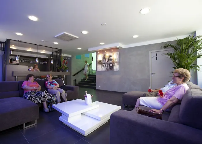 ホテル Urban Style Les Fleurines 3*