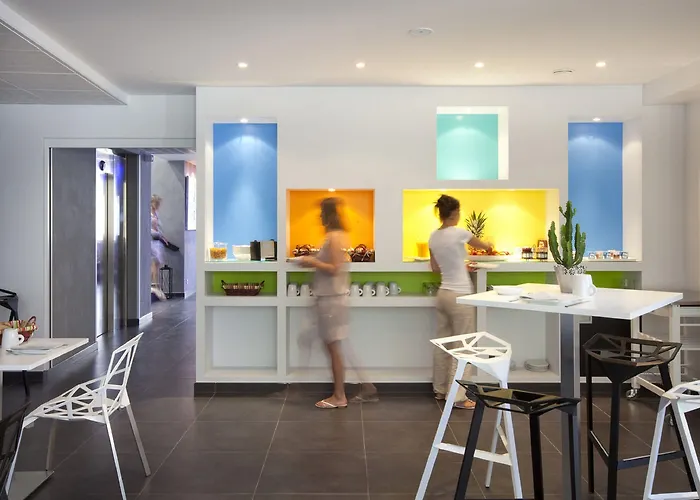 ホテル Urban Style Les Fleurines ヴィルフランシュ・ド・ルエルグ