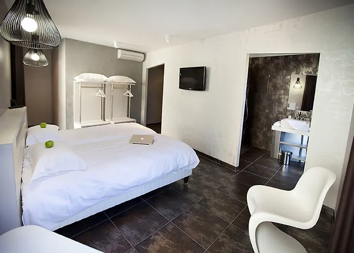 Urban Style Les Fleurines ホテル 3*