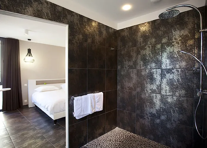 Urban Style Les Fleurines 3*