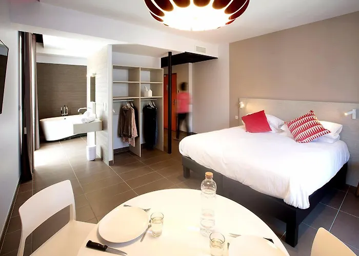 Urban Style Les Fleurines ホテル ヴィルフランシュ・ド・ルエルグ