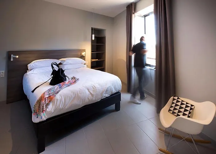 ホテル Urban Style Les Fleurines ヴィルフランシュ・ド・ルエルグ